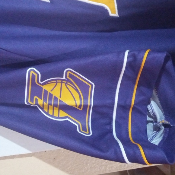 Lakers button up short sleeve t-shirt color is purple sizes large - Picture 4 of 7